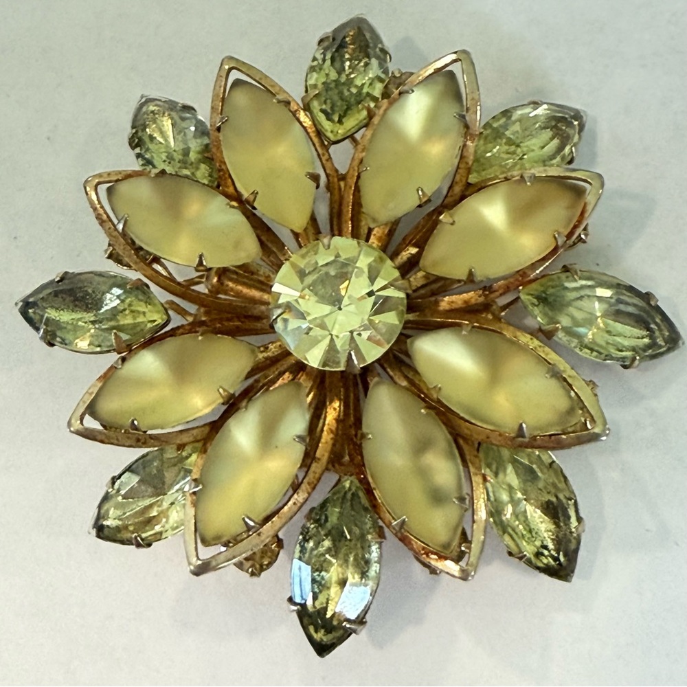 Vintage Frosted Rhinestone Green Floral Statement Brooch Gold Tone Flower Spring - Picture 3 of 13